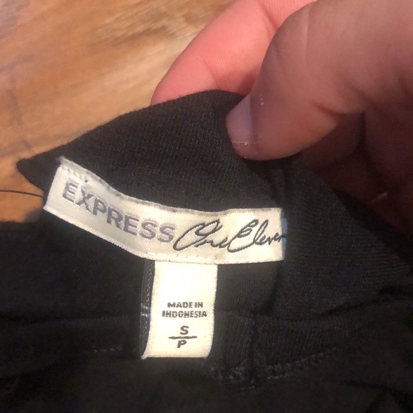 Super soft Express v neck tee with back cutout - Picture 2 of 4